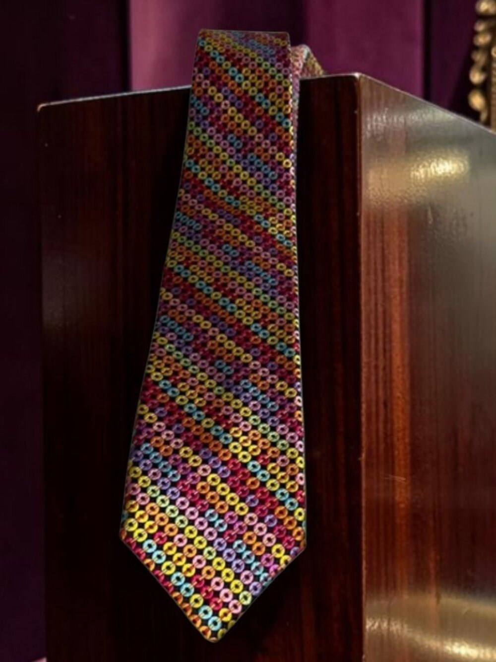 Van Buck Platinum Limited Edition Tie – Multicolor Circles Pattern
